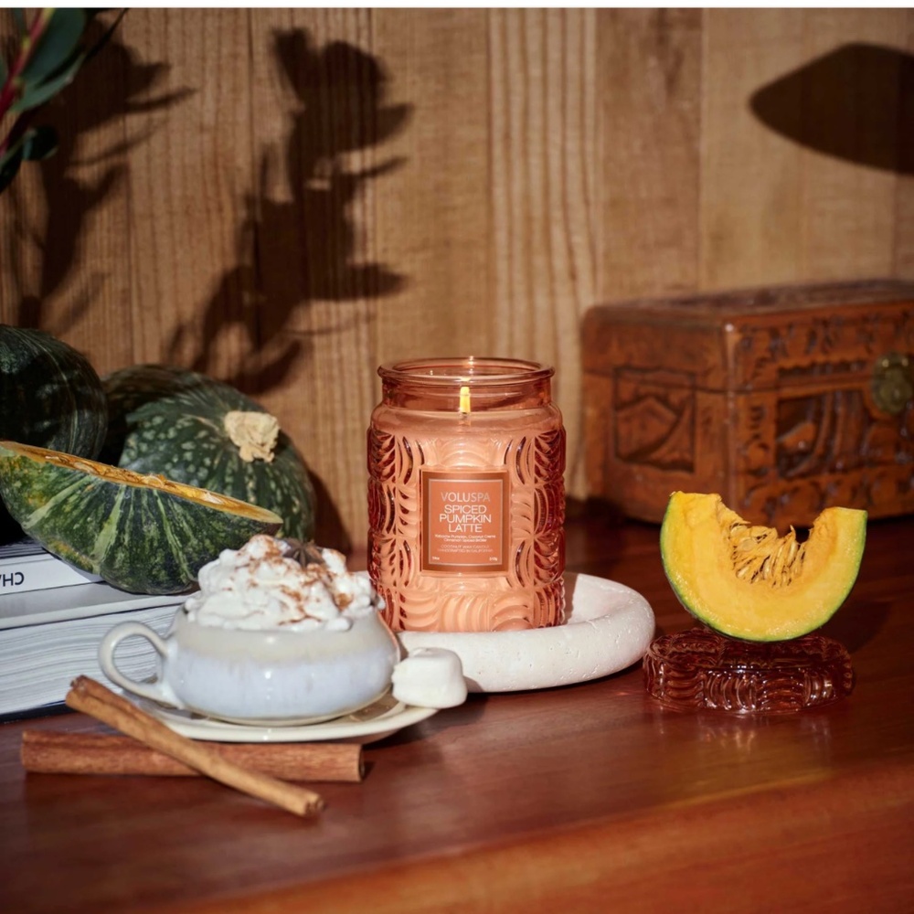 VOLUSPA. SPICED PUMPKIN LATTE.